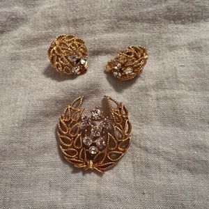 Vintage costume jewelry necklace and earrings set